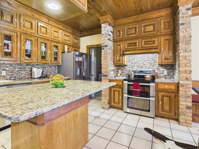 2382 Crystal Drive Athens TX 75752