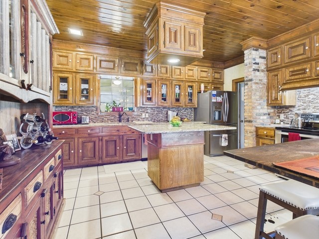 2382 Crystal Drive Athens TX 75752