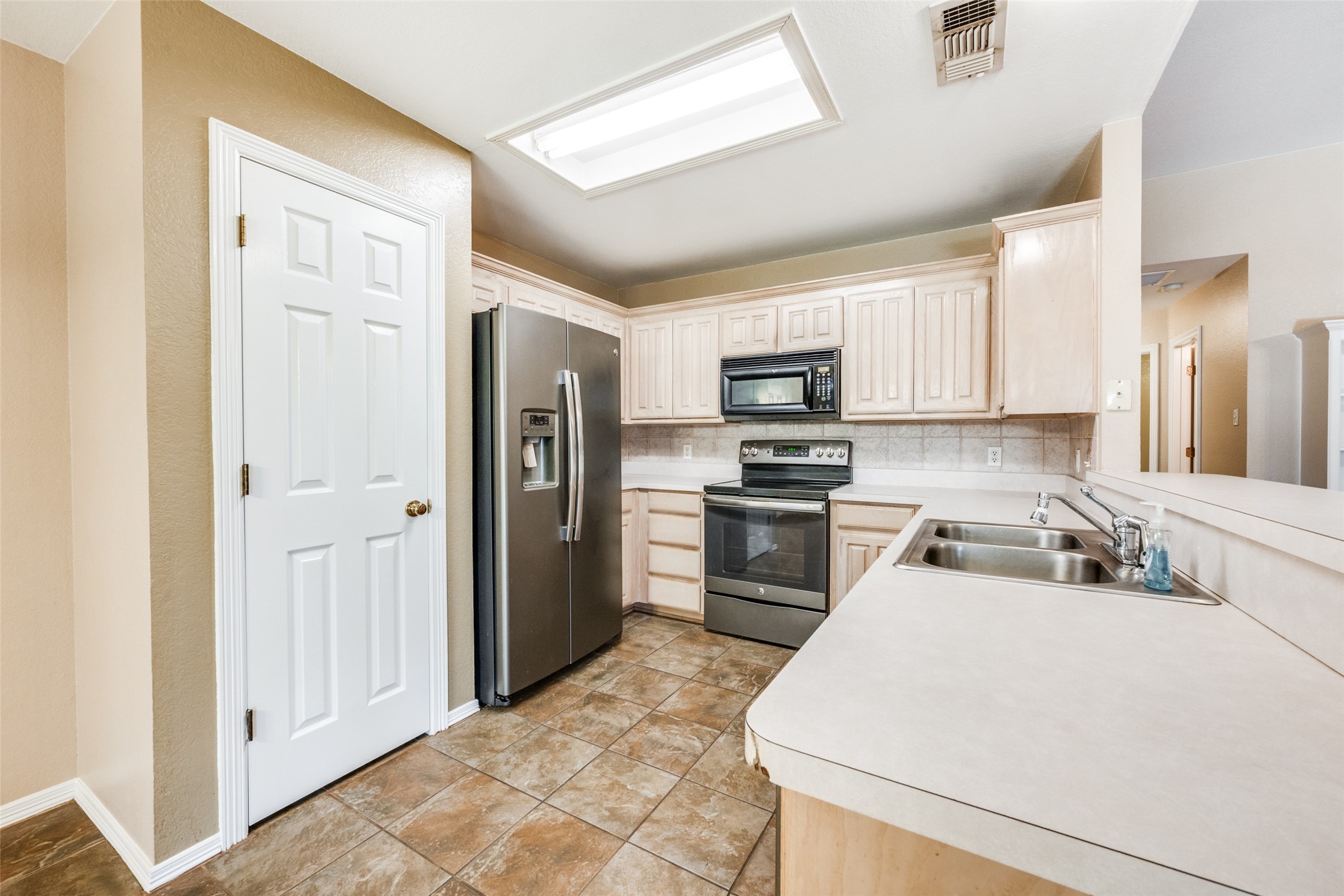 816 Willow Court Saginaw TX 76179