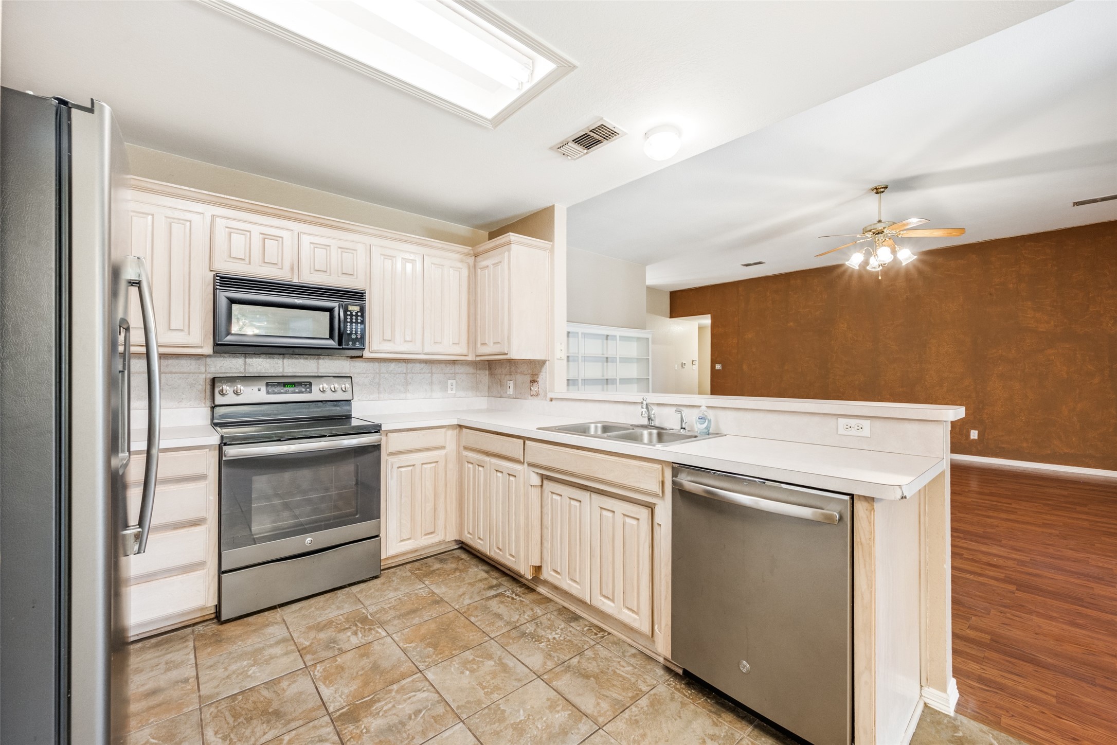 816 Willow Court Saginaw TX 76179