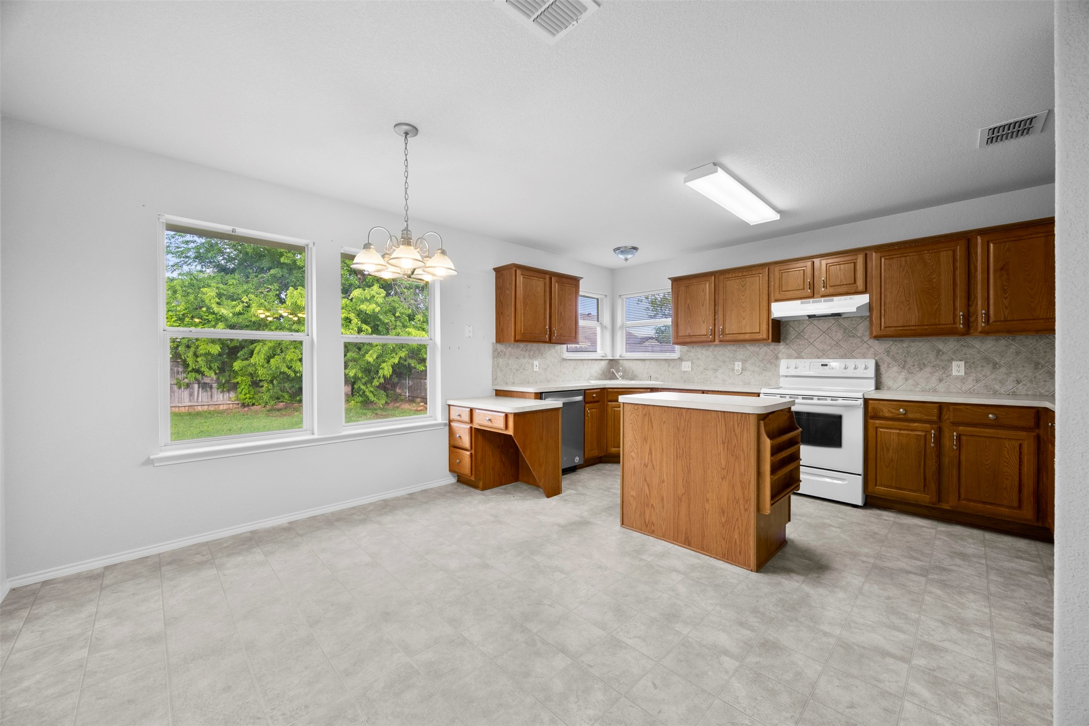 706 Hill Lane Cleburne TX 76033
