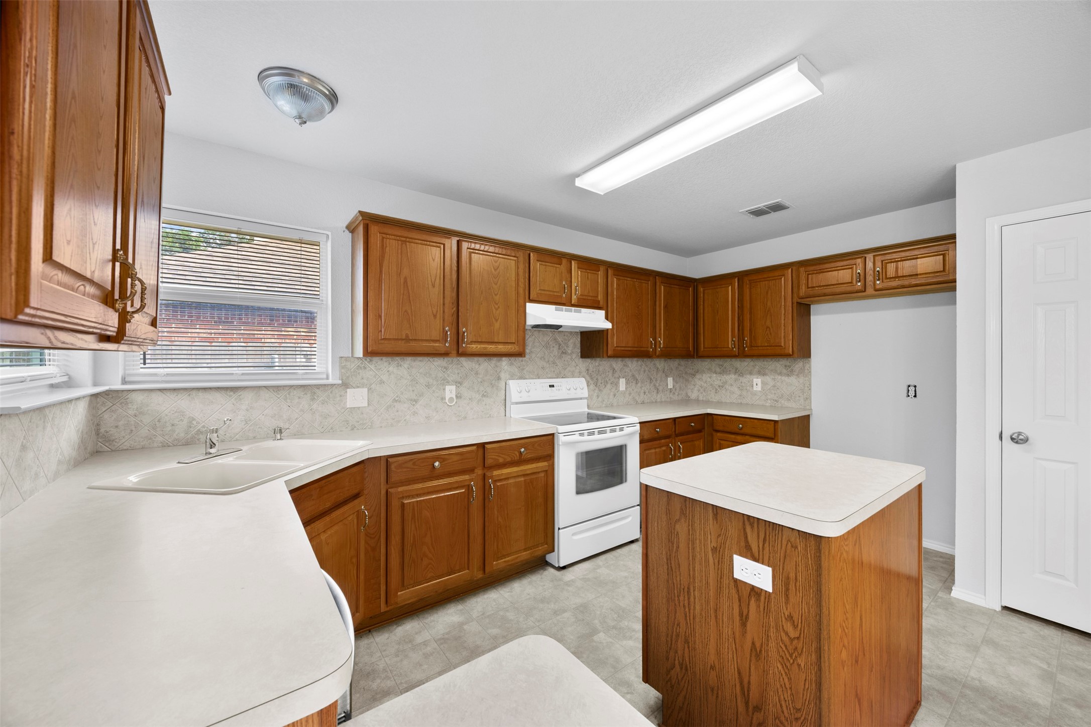 706 Hill Lane Cleburne TX 76033
