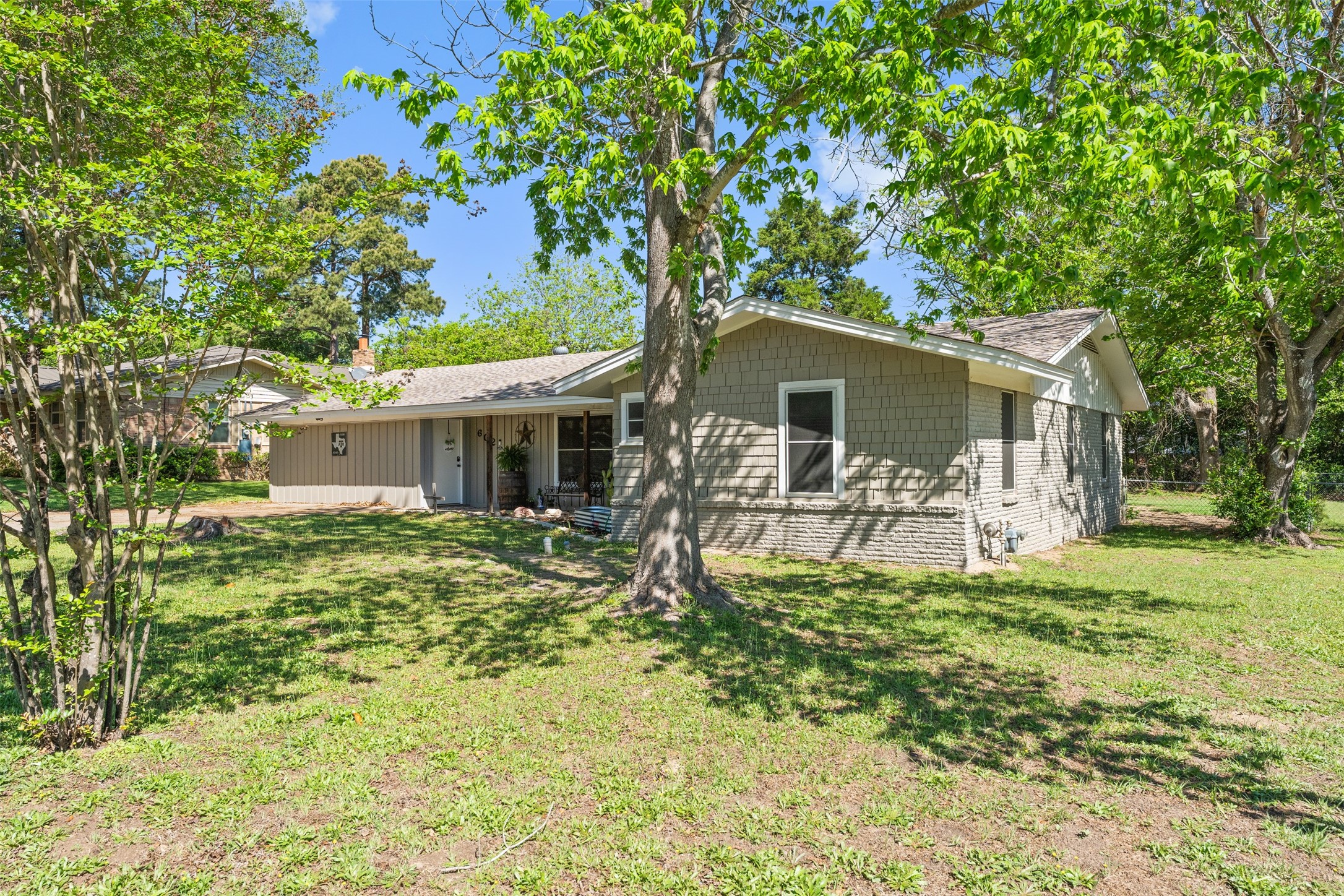602 Colonial Drive Athens TX 75751