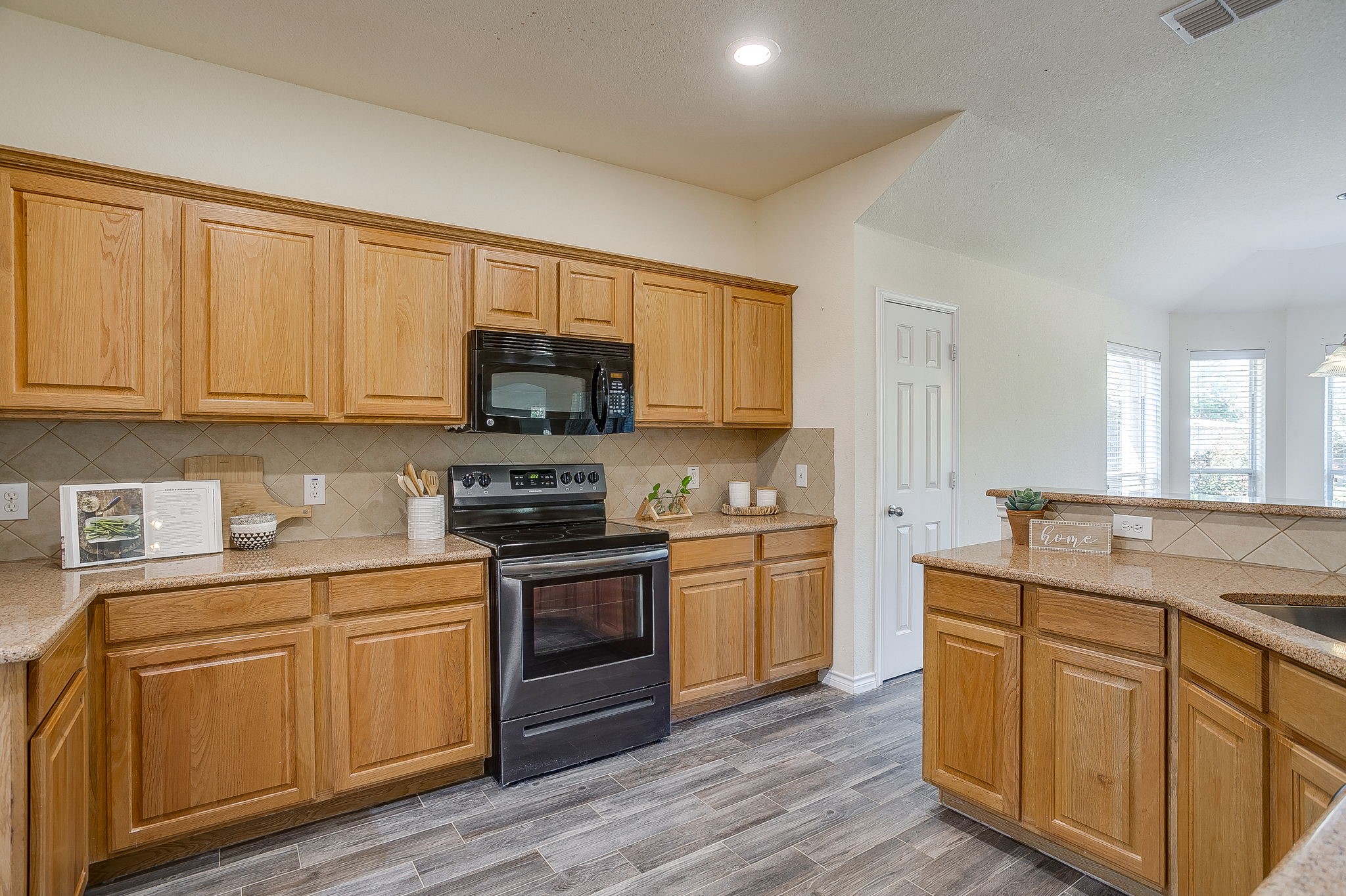 336 Plantation Drive E Burleson TX 76028