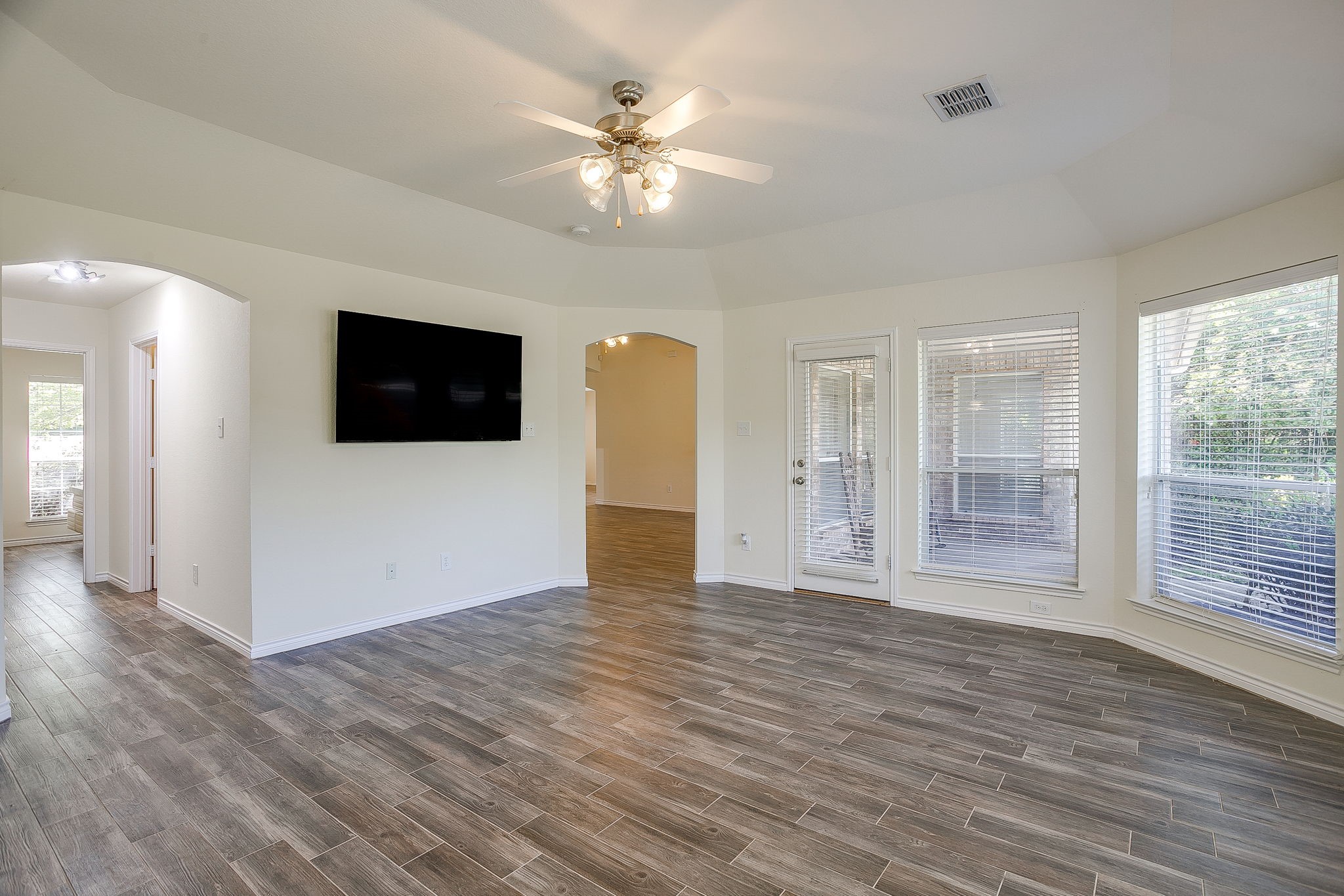 336 Plantation Drive E Burleson TX 76028