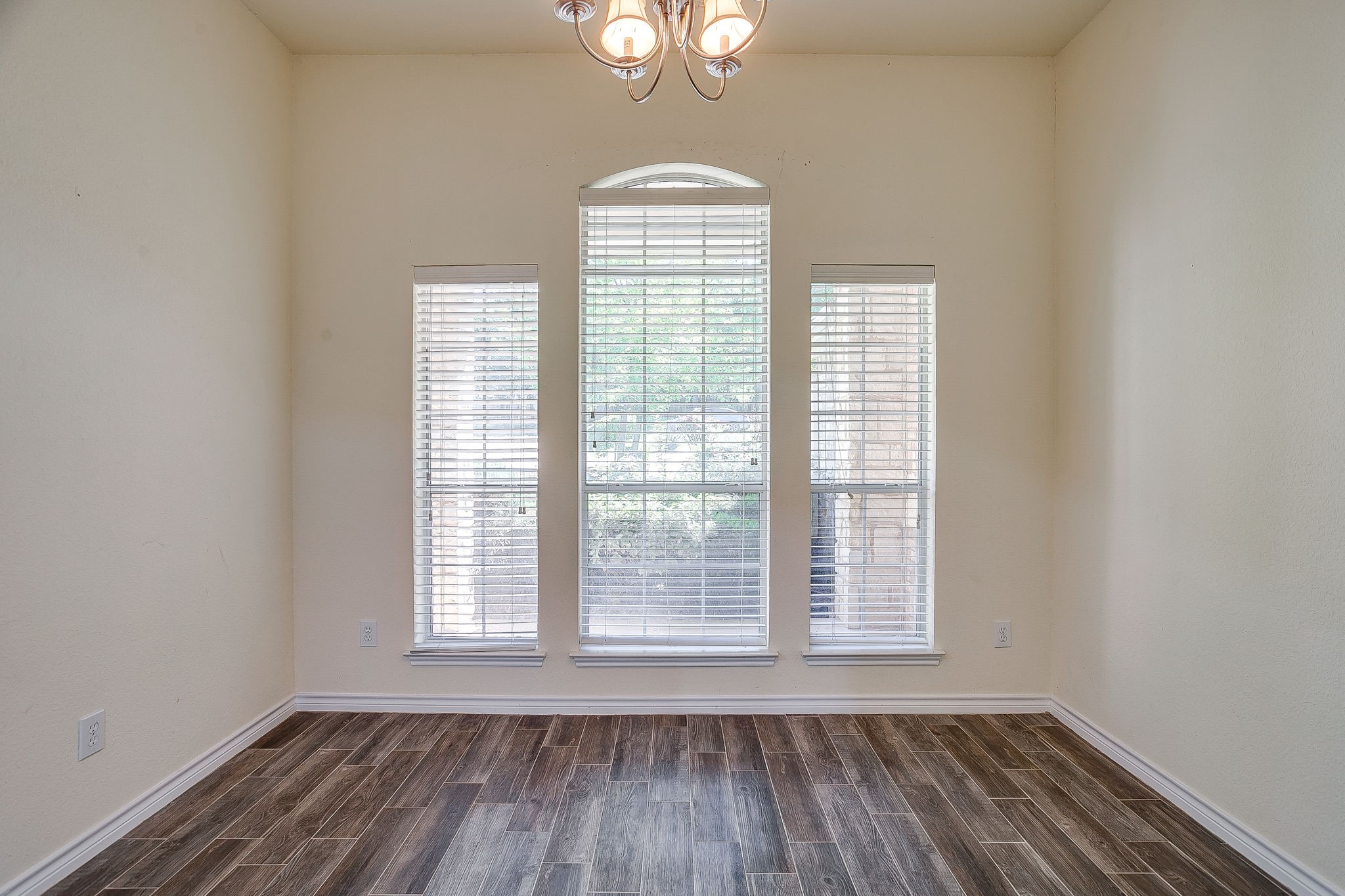 336 Plantation Drive E Burleson TX 76028