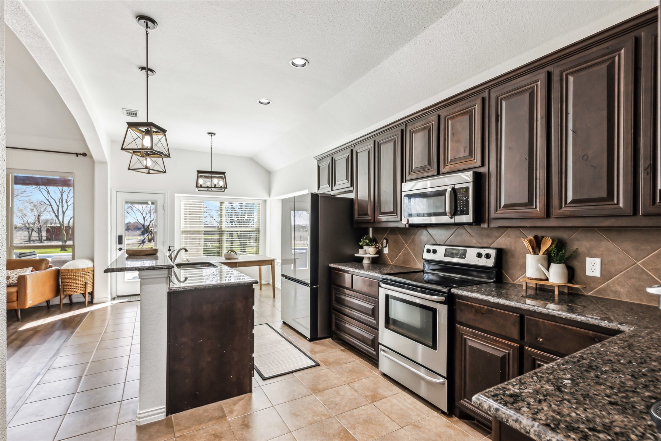 112 Cardiff Lane Waxahachie TX 75167