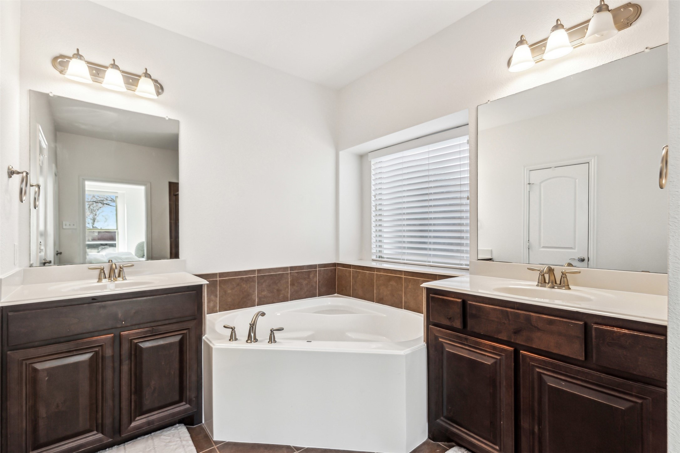 112 Cardiff Lane Waxahachie TX 75167