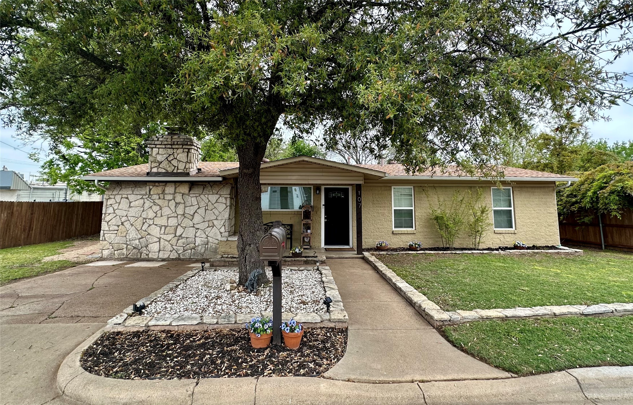 107 S Hannaford Street Granbury TX 76048