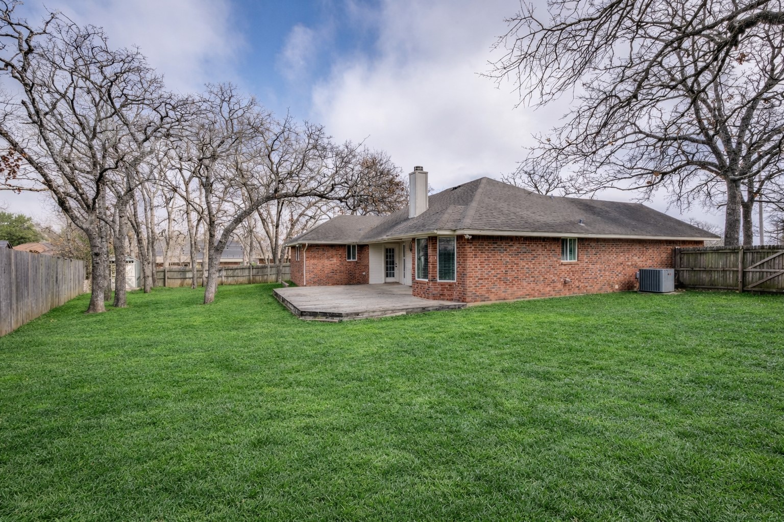 2209 Whispering Oaks Denton TX 76209