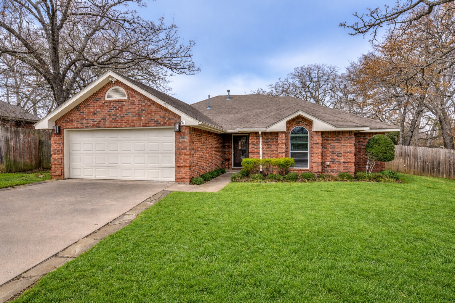2209 Whispering Oaks Denton TX 76209