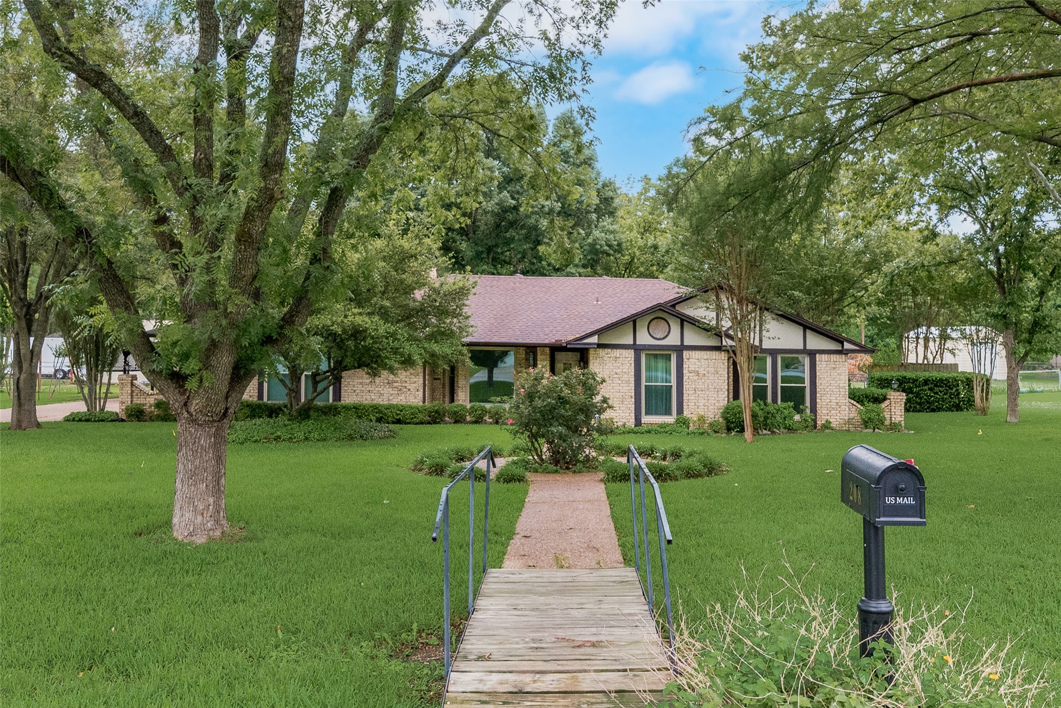 208 Lorene Drive Red Oak TX 75154
