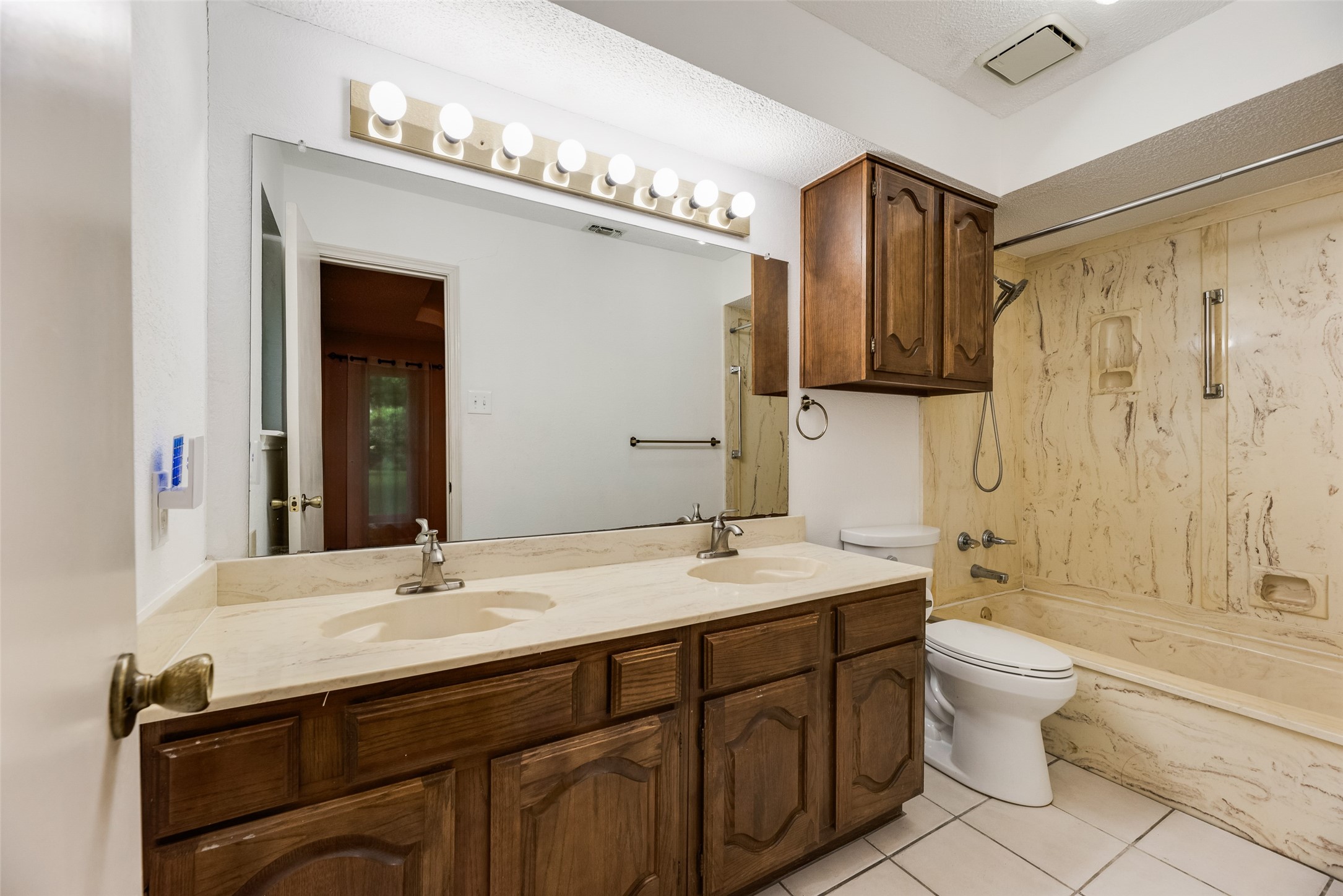 208 Lorene Drive Red Oak TX 75154