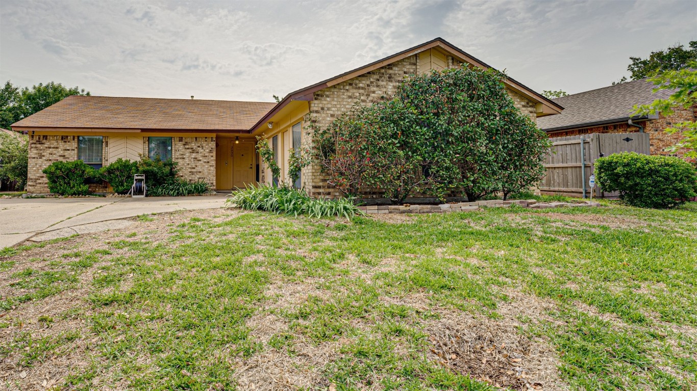 2930 Lake Park Drive Grand Prairie TX 75052