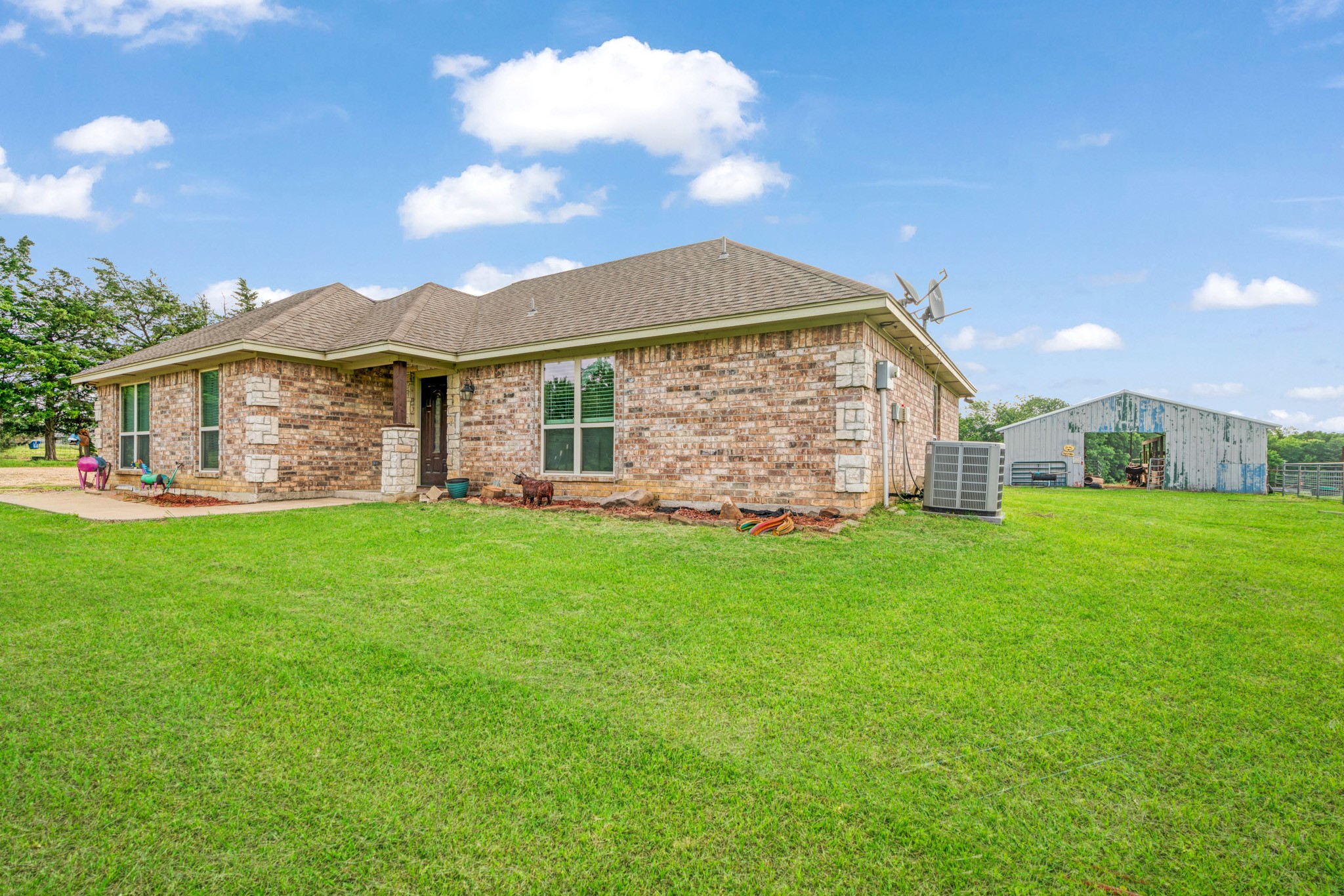 1890 County Road 34520 Sumner TX 75486