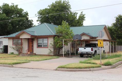 841 N 3rd Avenue Munday TX 76371
