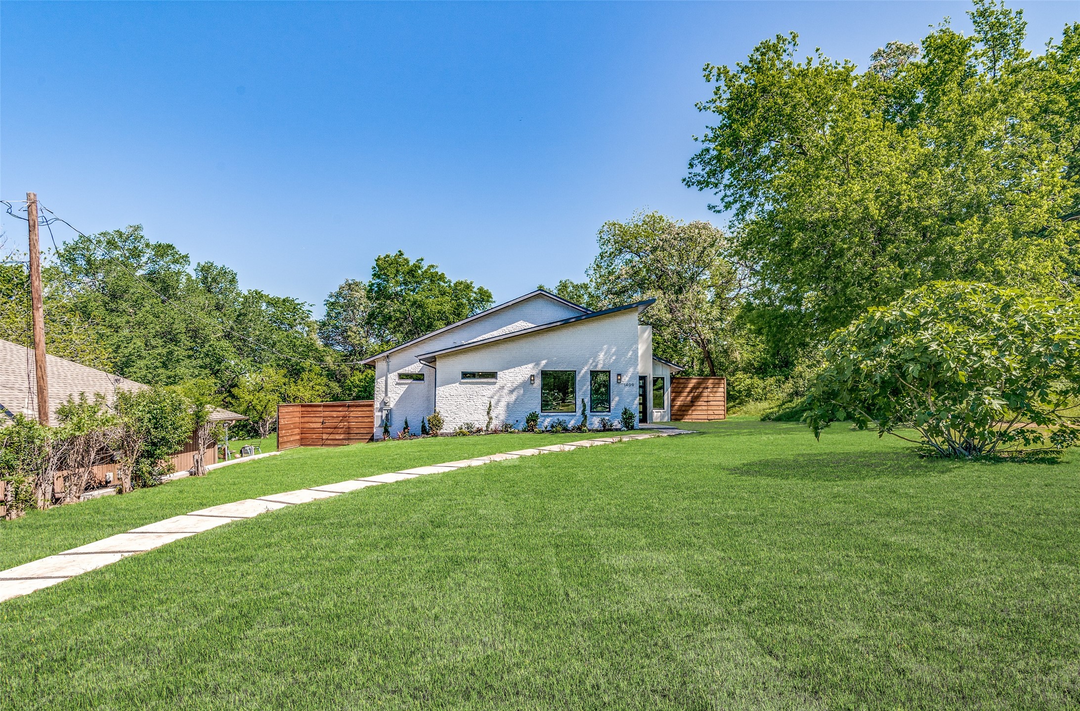 1409 Francis Street Carrollton TX 75006