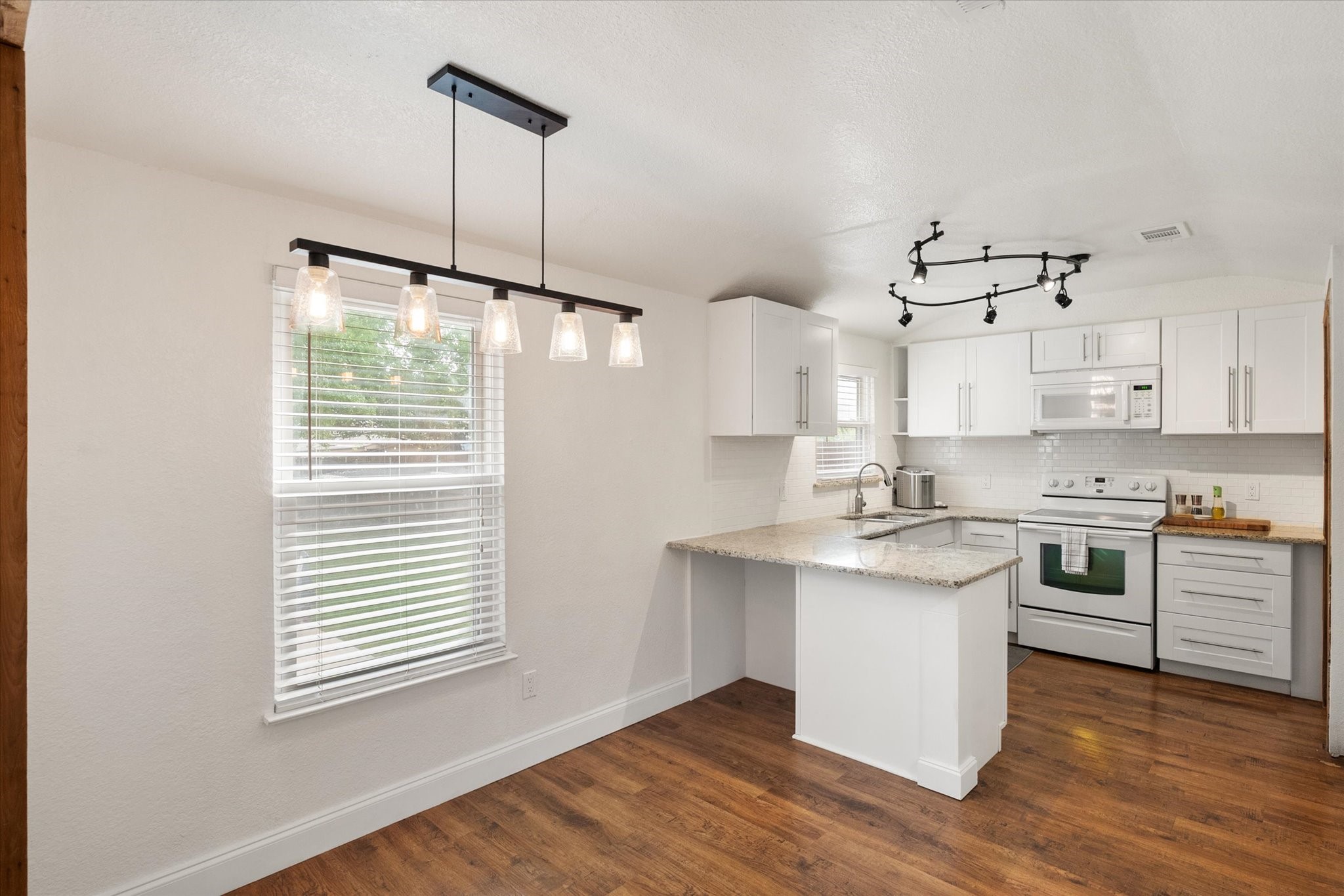 635 S Waxahachie Street Mansfield TX 76063