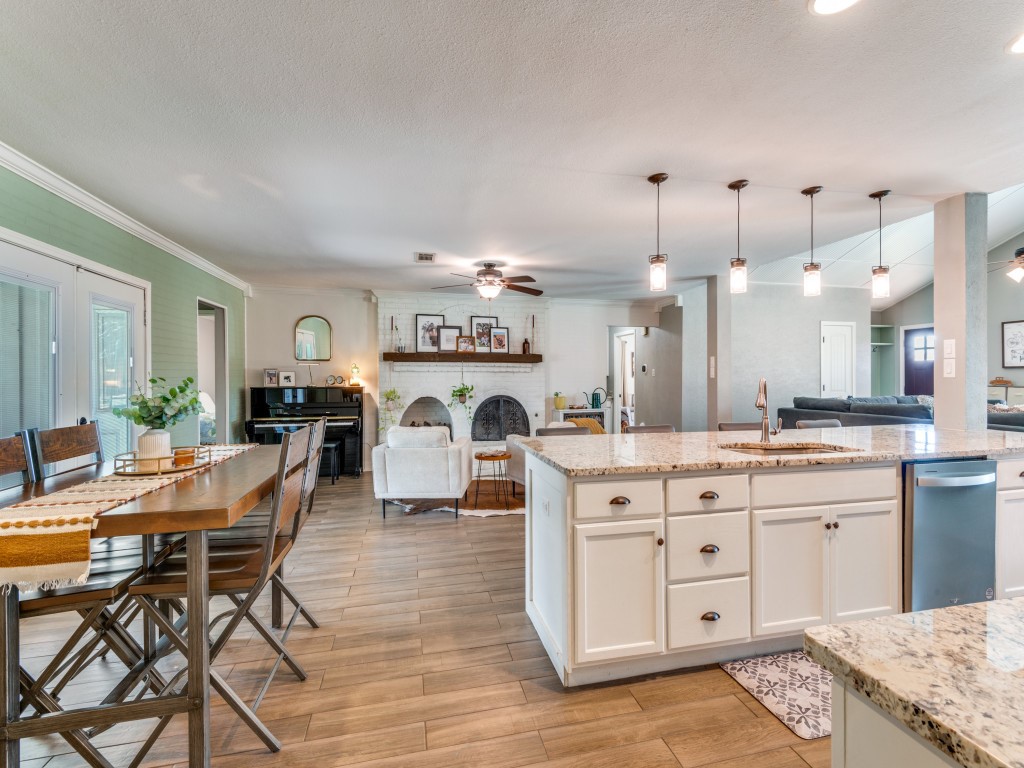 716 Thousand Oaks Drive Hurst TX 76054