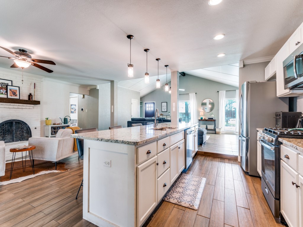 716 Thousand Oaks Drive Hurst TX 76054
