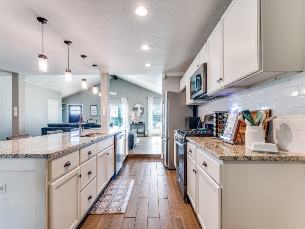 716 Thousand Oaks Drive Hurst TX 76054