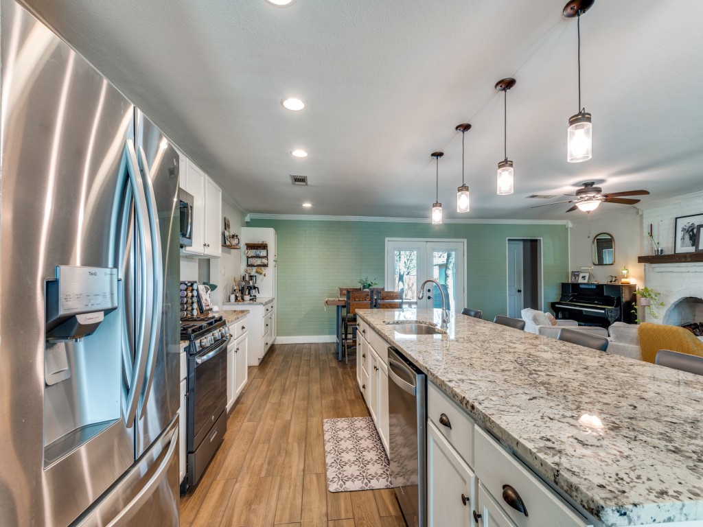716 Thousand Oaks Drive Hurst TX 76054