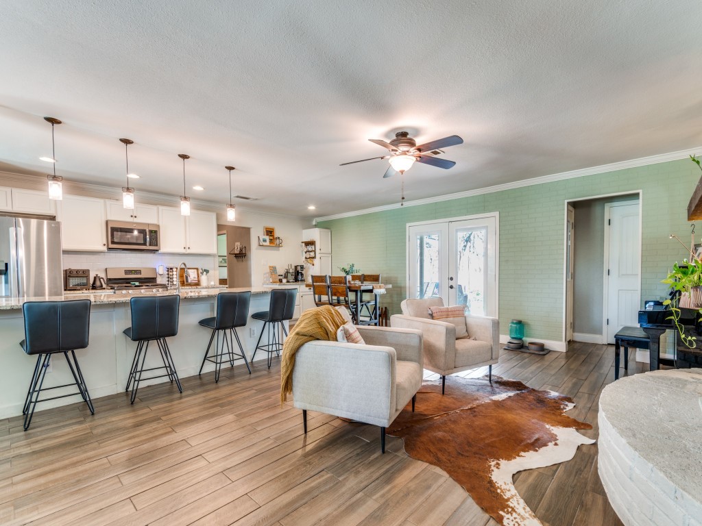 716 Thousand Oaks Drive Hurst TX 76054