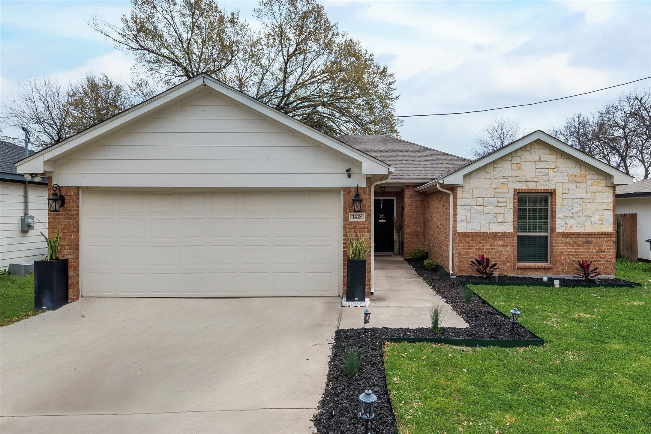 1418 Owega Avenue Dallas TX 75216