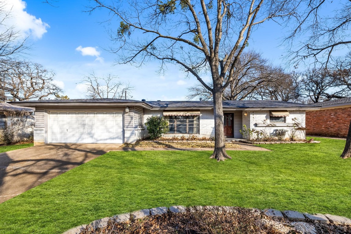 1017 Glenwick Lane Arlington TX 76012