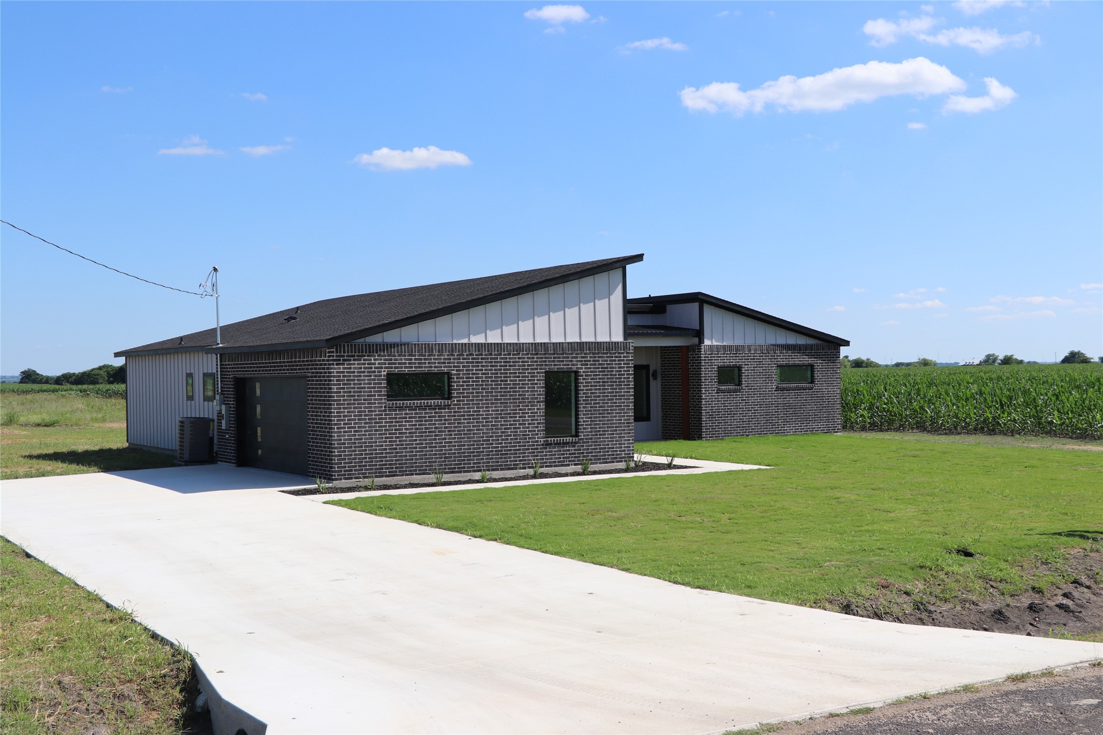 2091 Goodwyn Road Avalon TX 76623