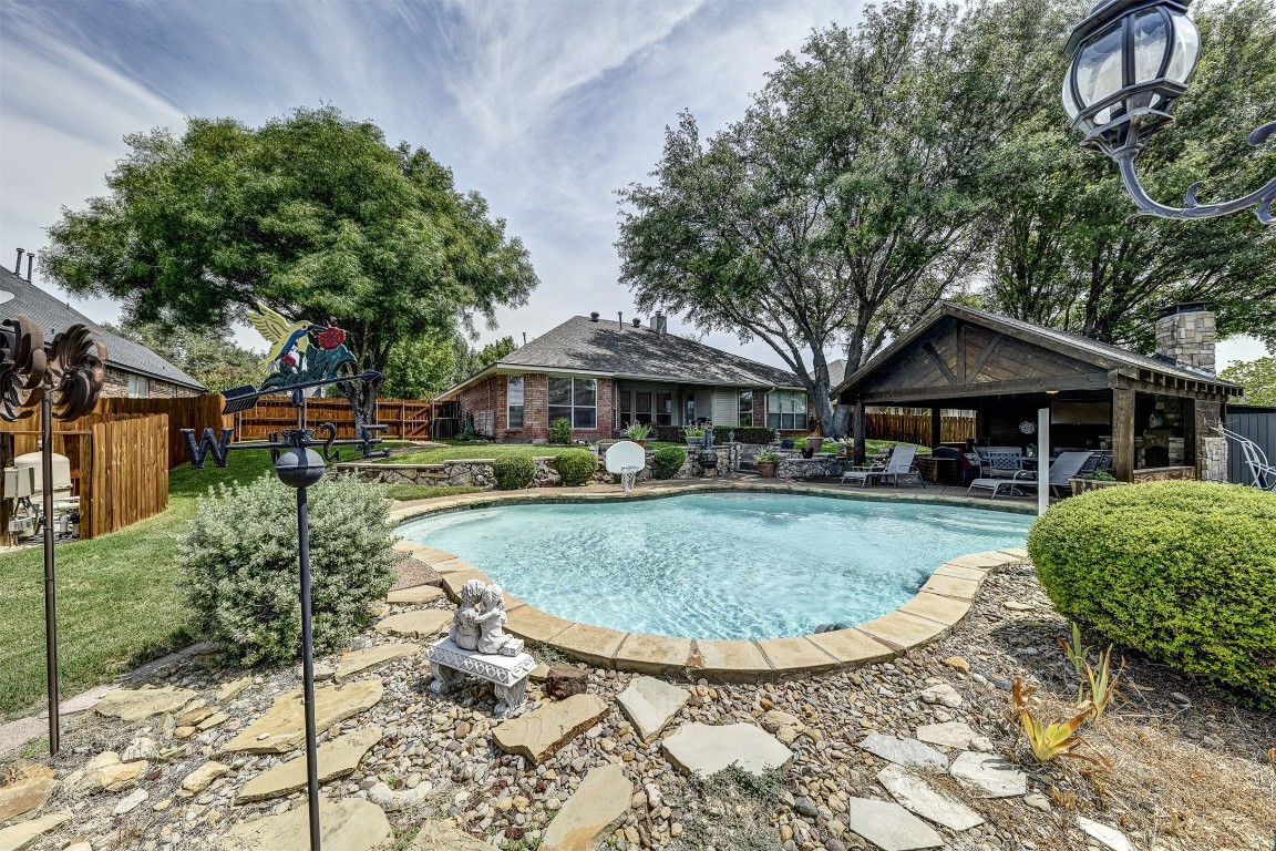 122 Hummingbird Lane Justin TX 76247