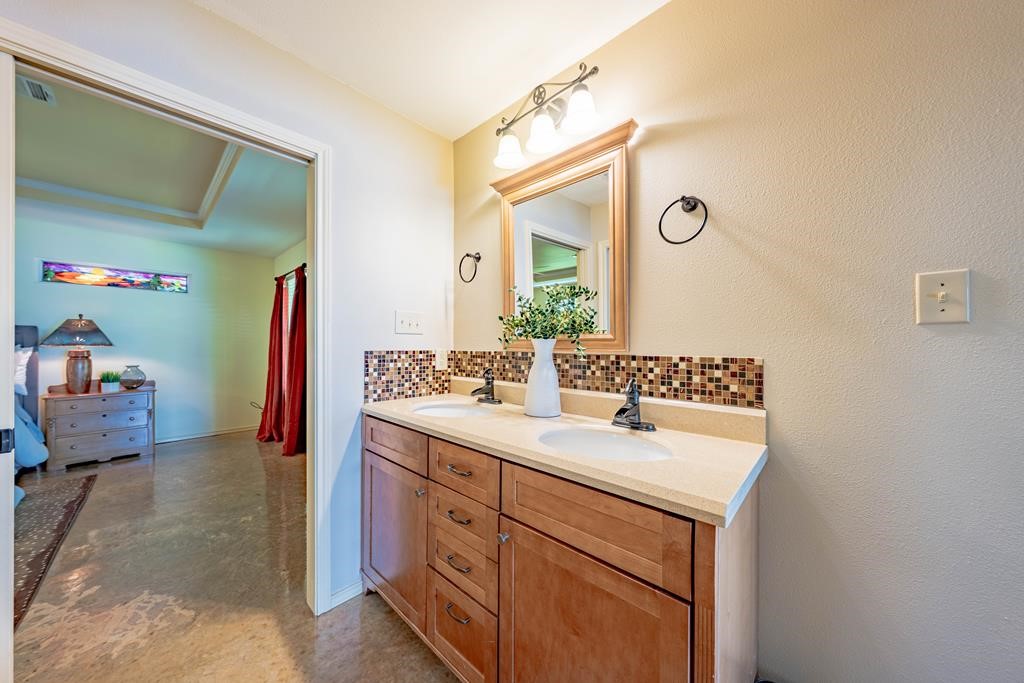 152 Pin Oak Mabank TX 75156