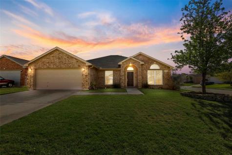 1173 Snowbird Court Benbrook TX 76126