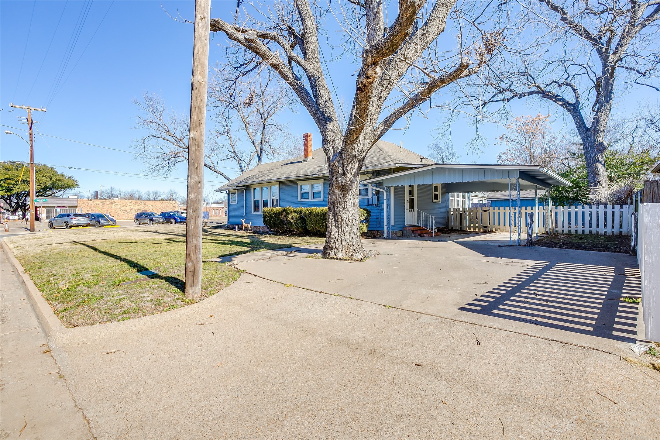 911 W Chambers Street Cleburne TX 76033