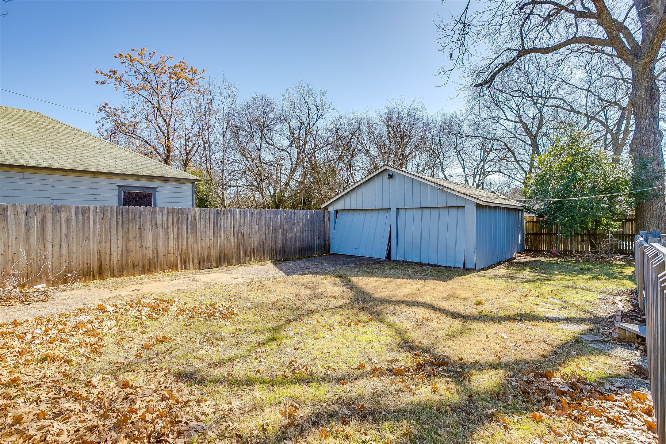 911 W Chambers Street Cleburne TX 76033