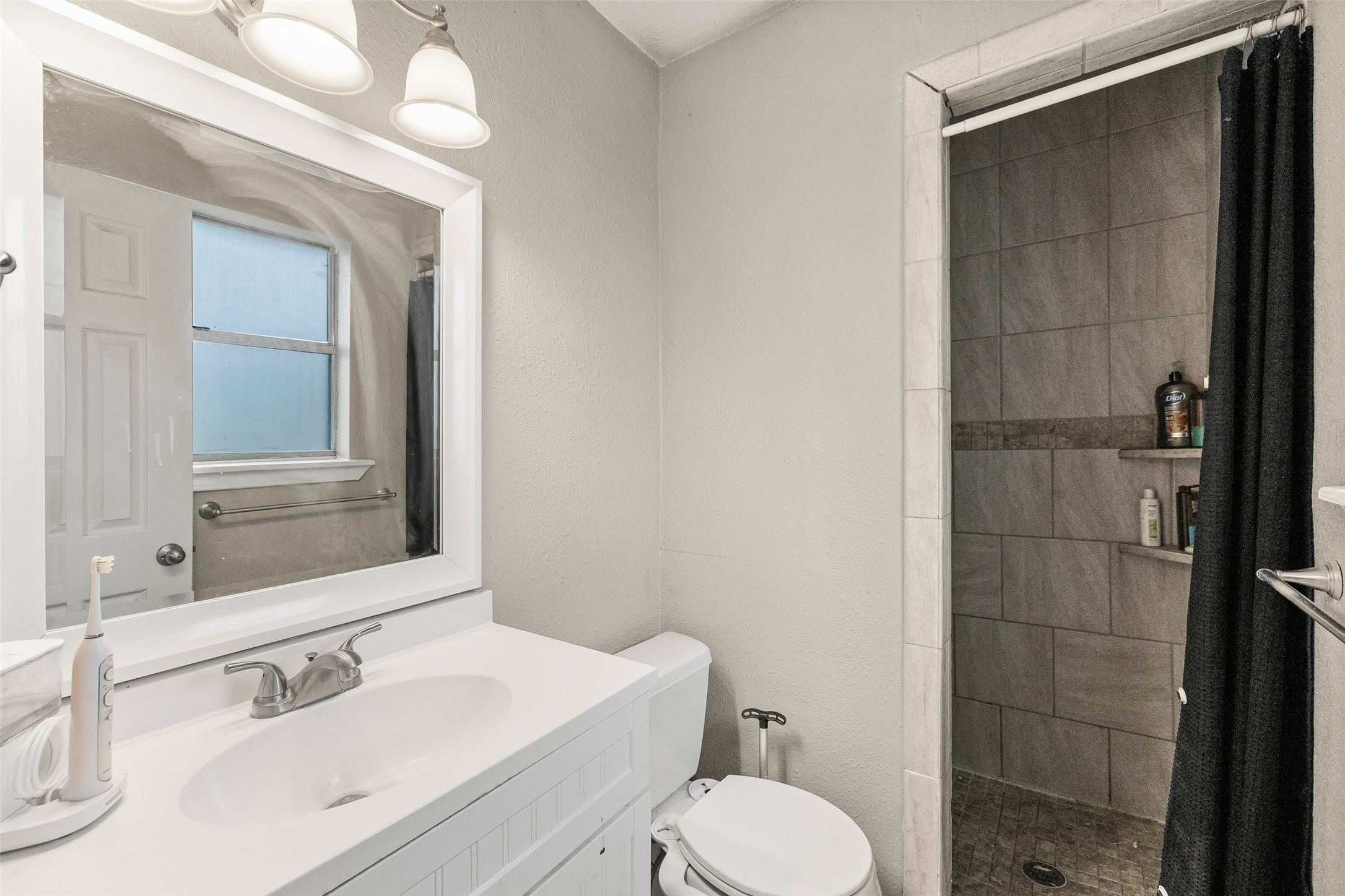 2015 Roberts Drive Granbury TX 76048
