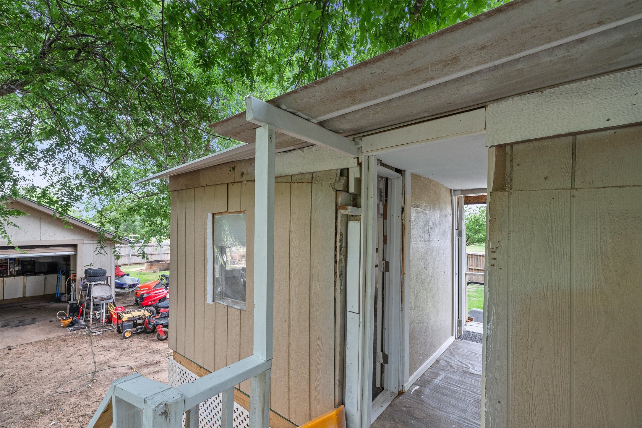2015 Roberts Drive Granbury TX 76048