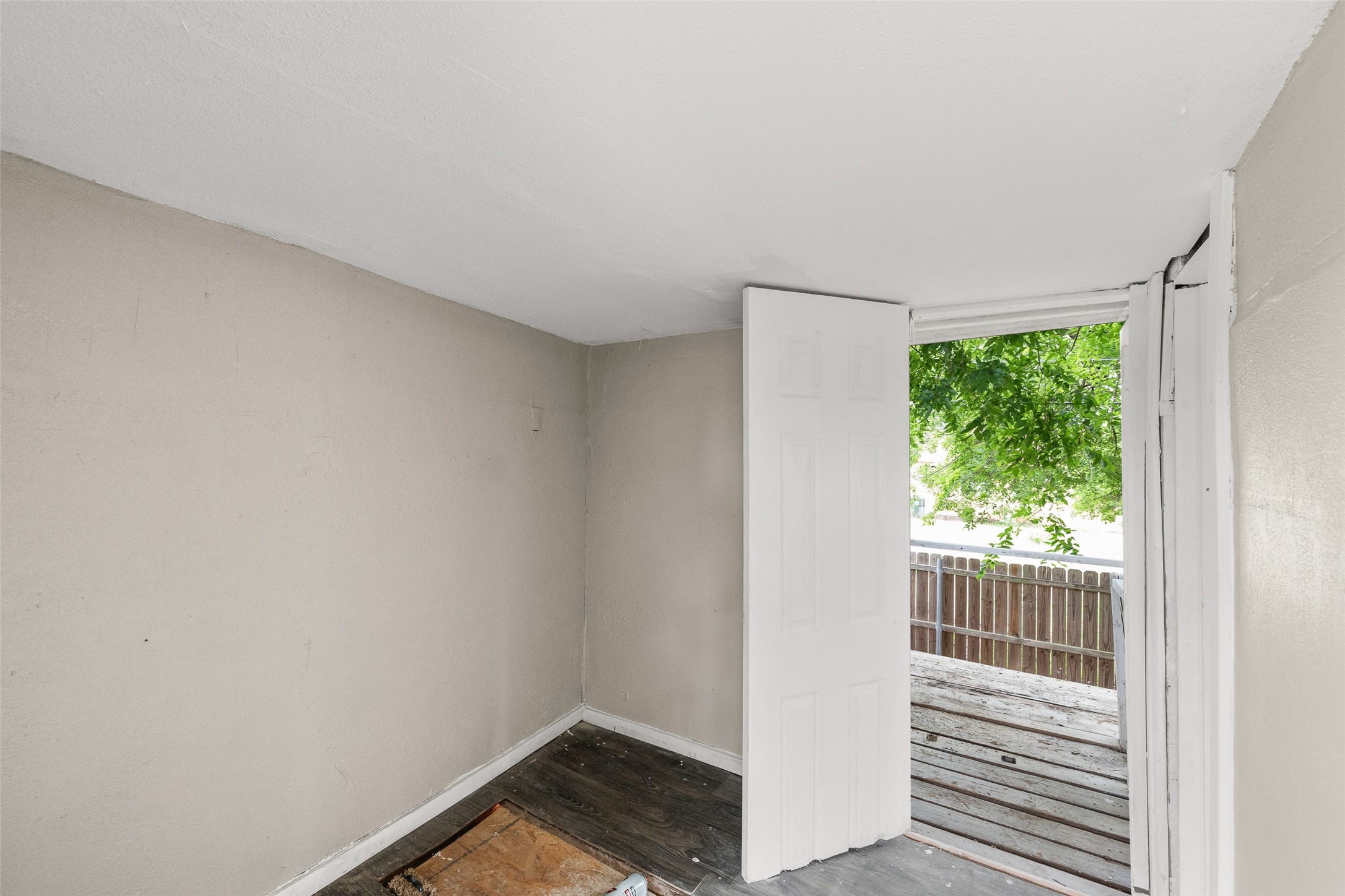 2015 Roberts Drive Granbury TX 76048