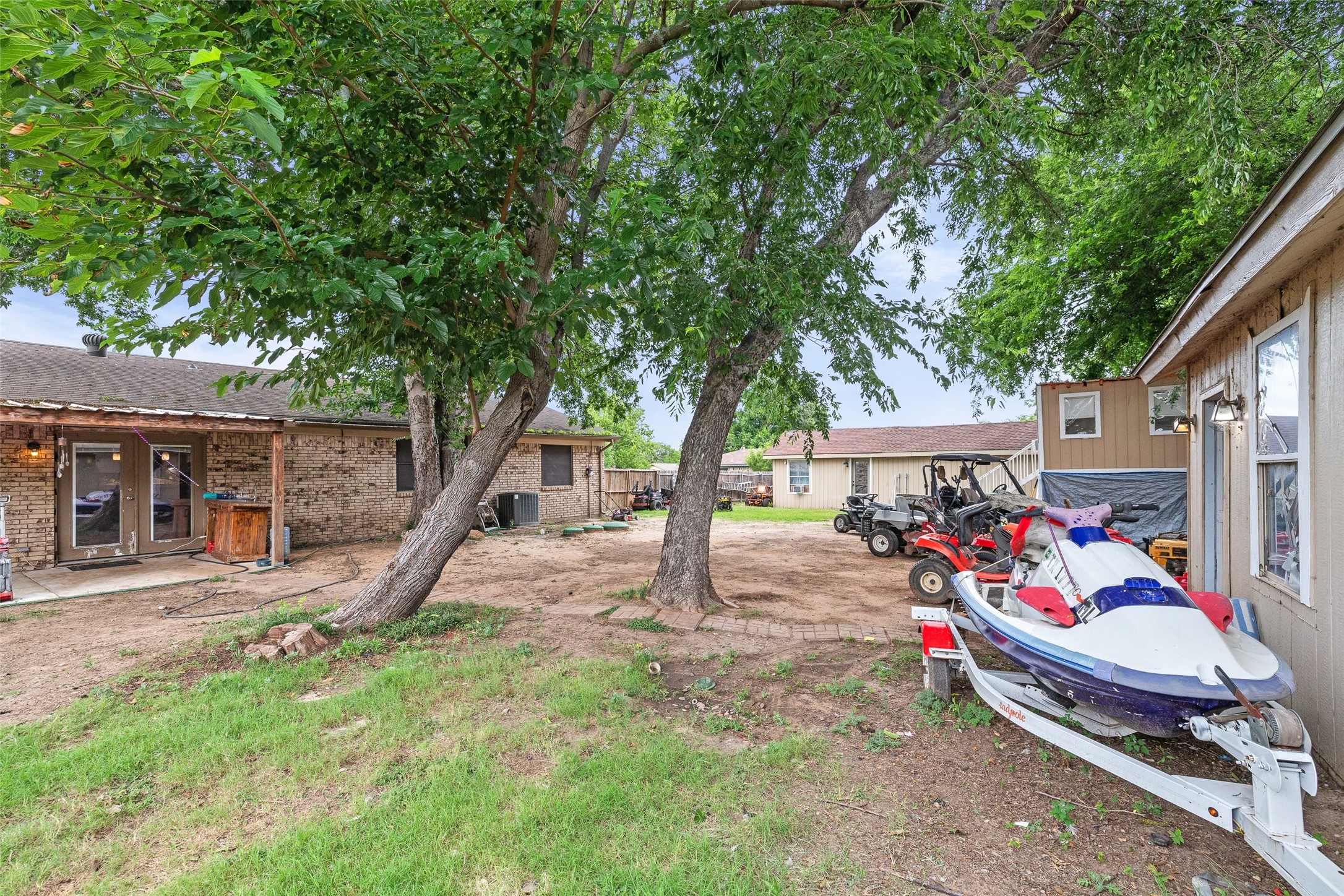 2015 Roberts Drive Granbury TX 76048