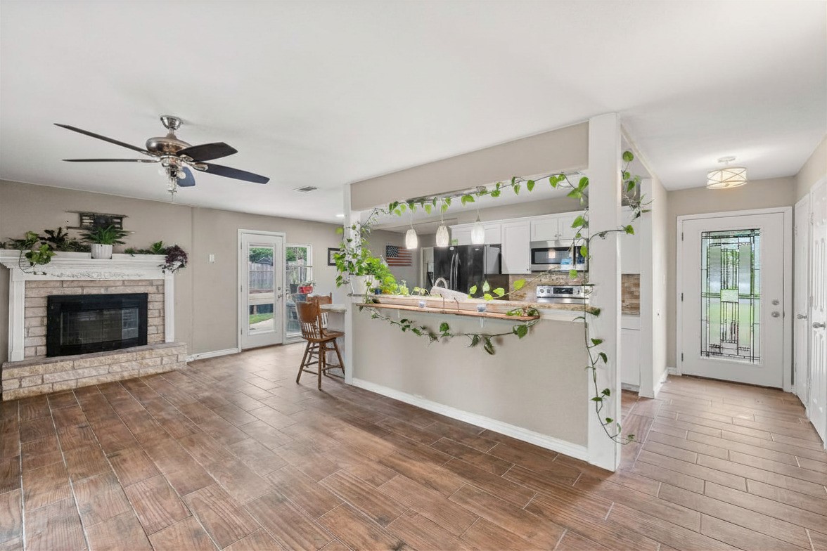 2015 Roberts Drive Granbury TX 76048