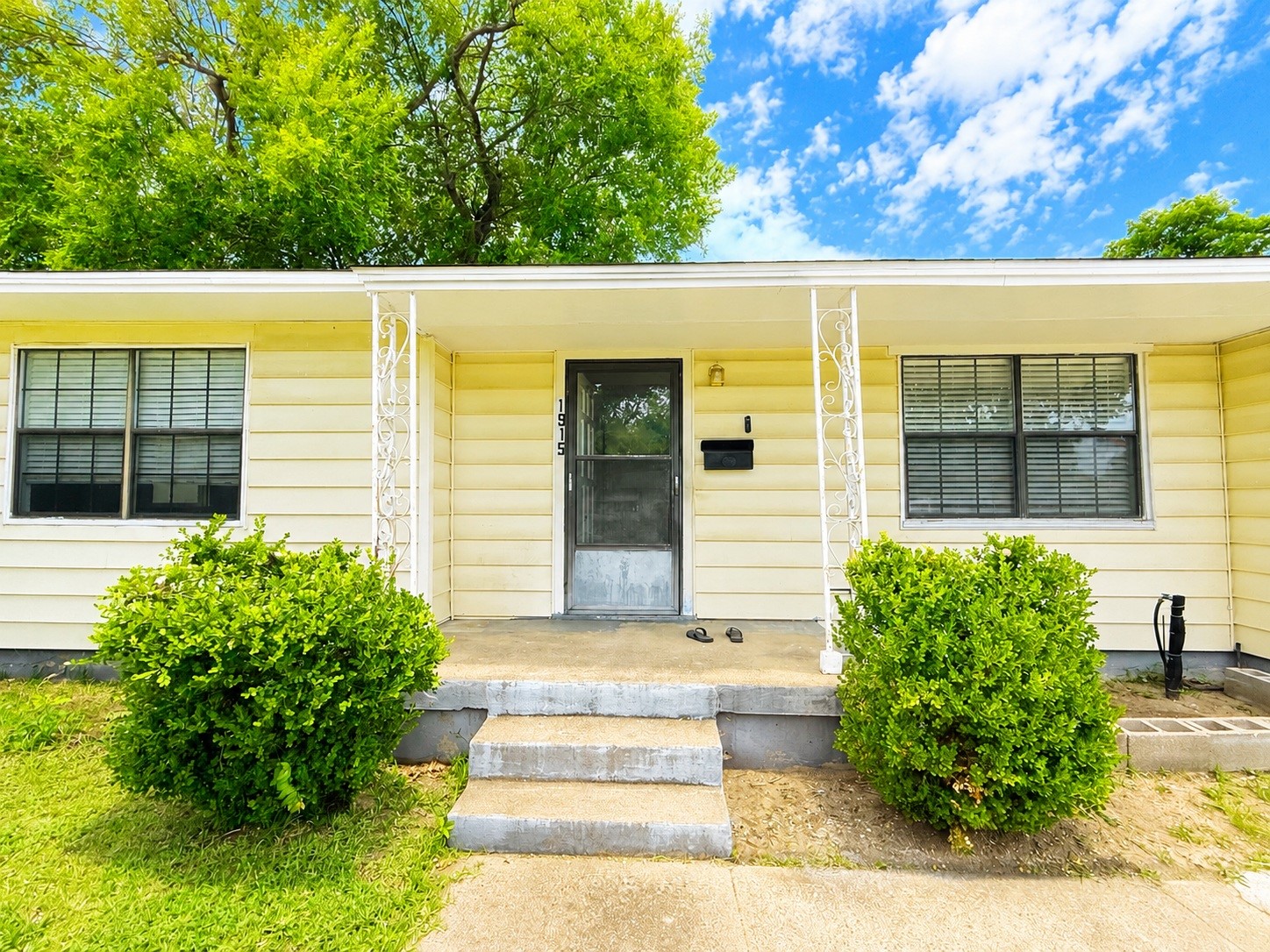 1915 English Street Irving TX 75061