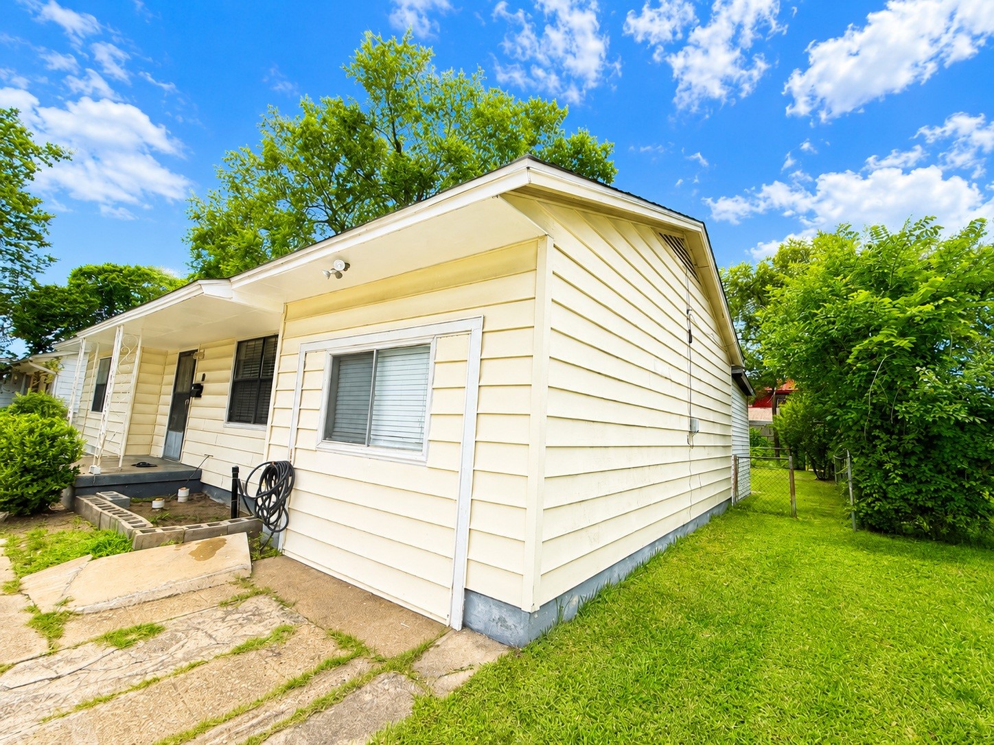 1915 English Street Irving TX 75061