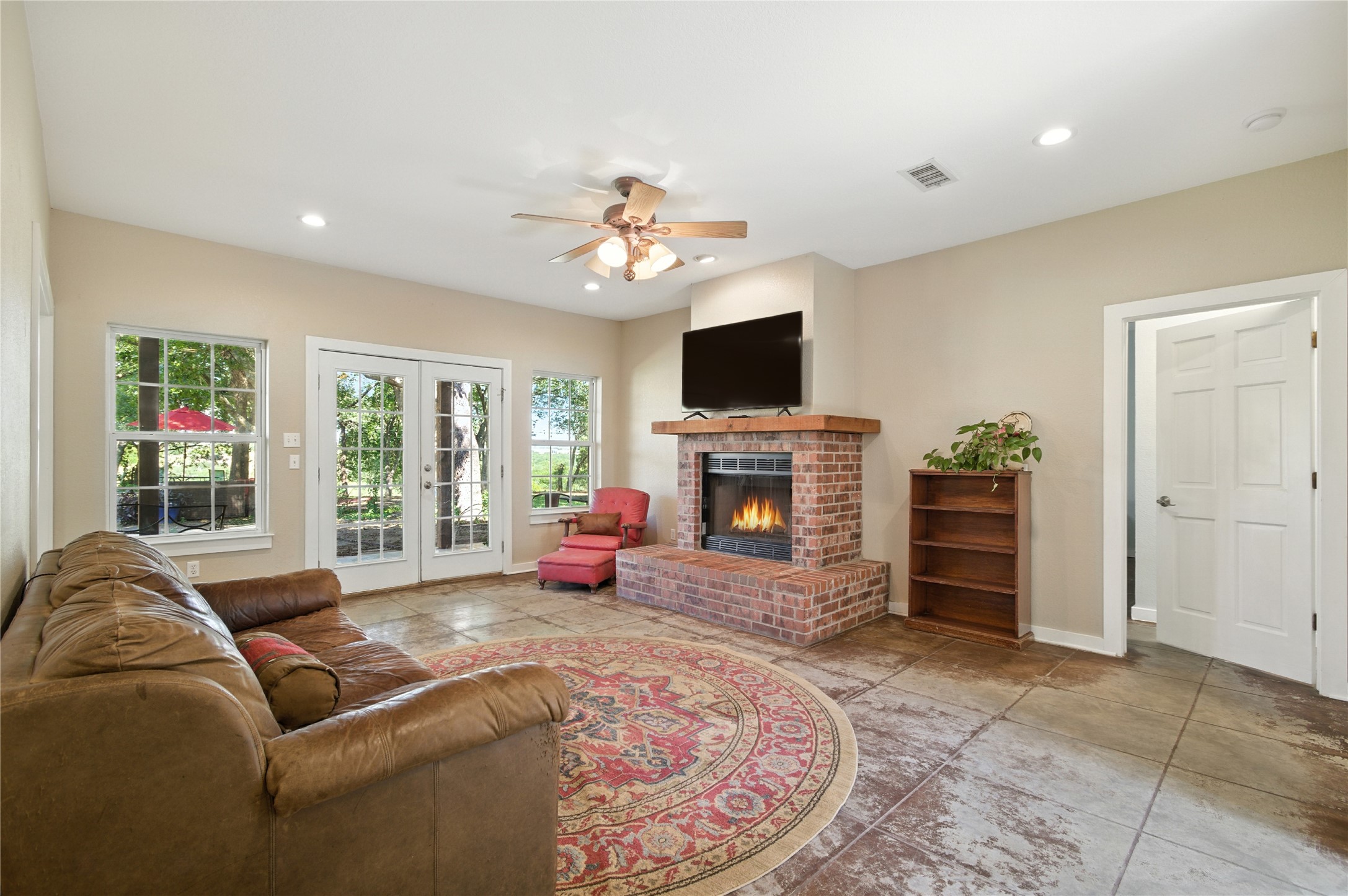 425 Cartwright Drive Benbrook TX 76126