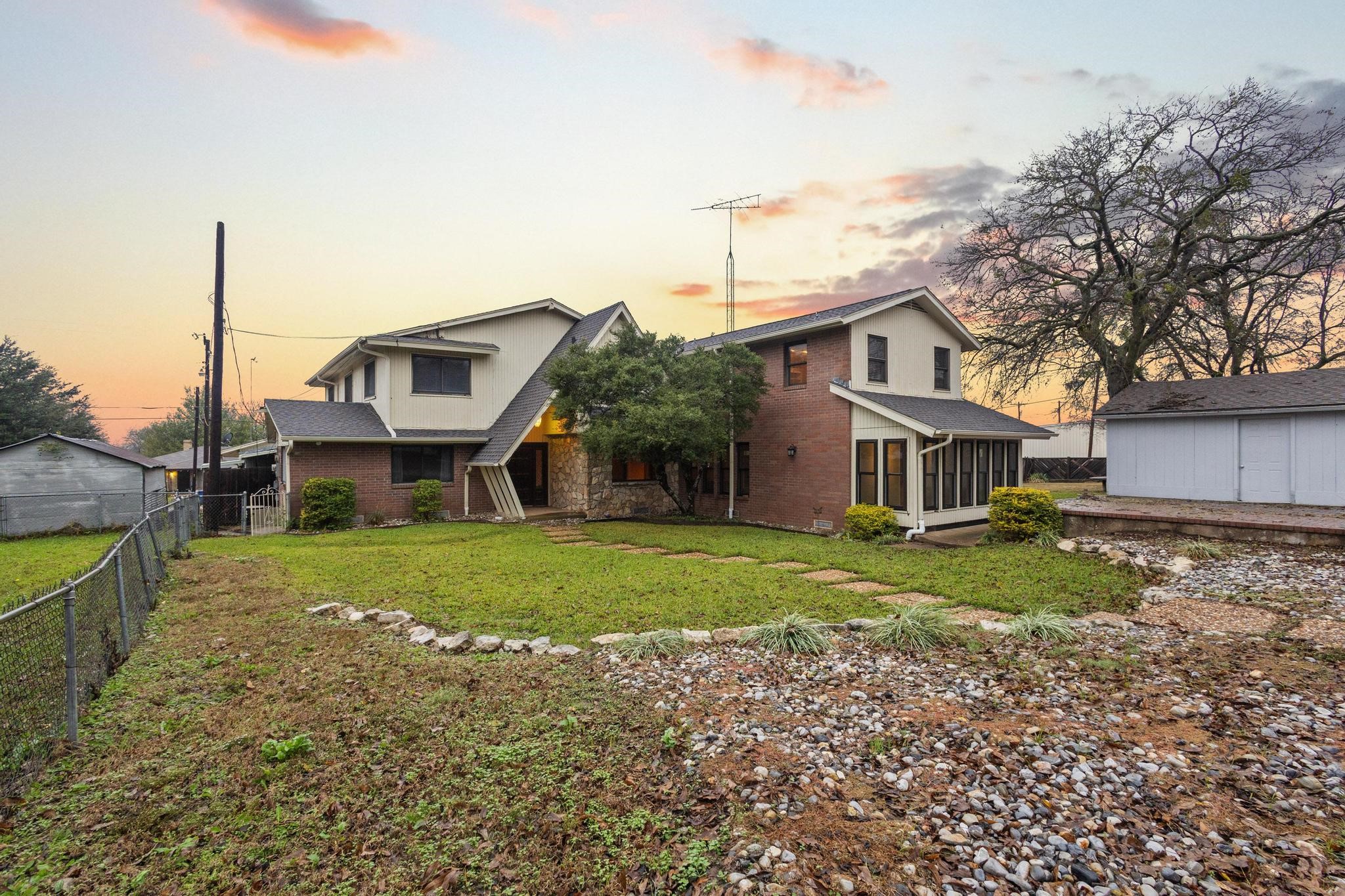 202 S Santa Fe Street Wolfe City TX 75496