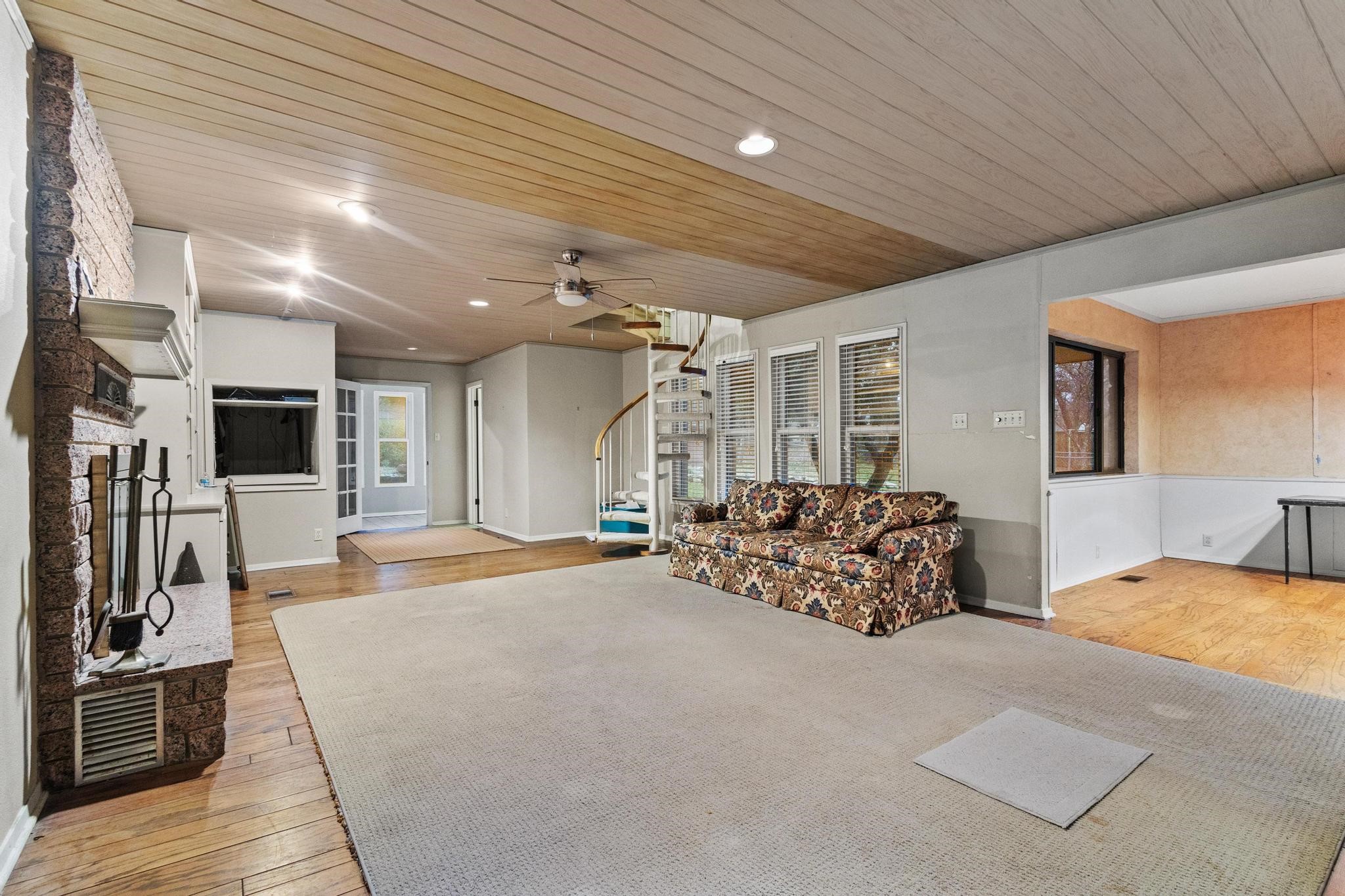 202 S Santa Fe Street Wolfe City TX 75496