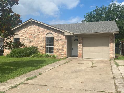 2117 Aggie Drive Grand Prairie TX 75051