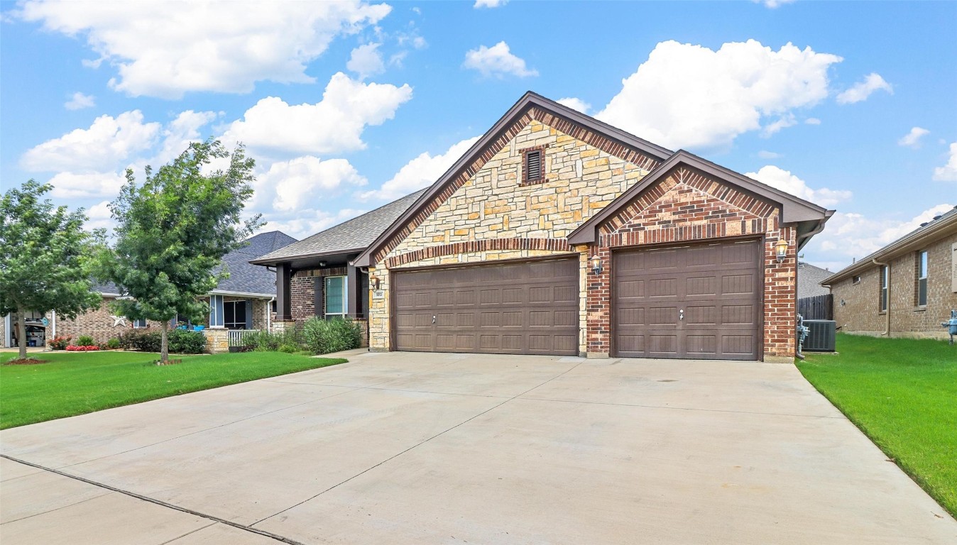 1013 Destrehan Court Burleson TX 76028