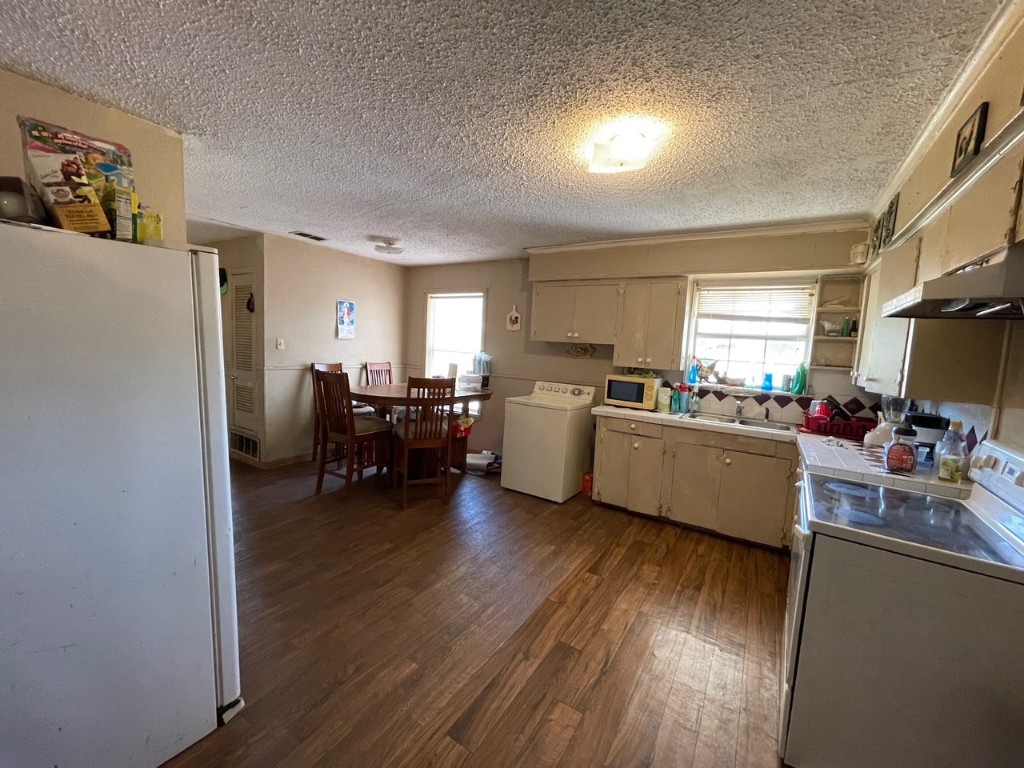 2133 S Hughes Avenue Fort Worth TX 76105