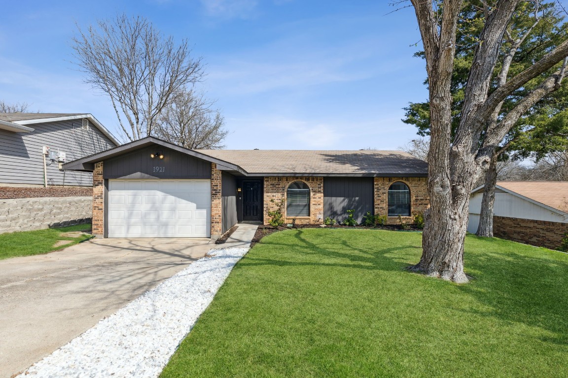 1921 Angelina Drive Garland TX 75040