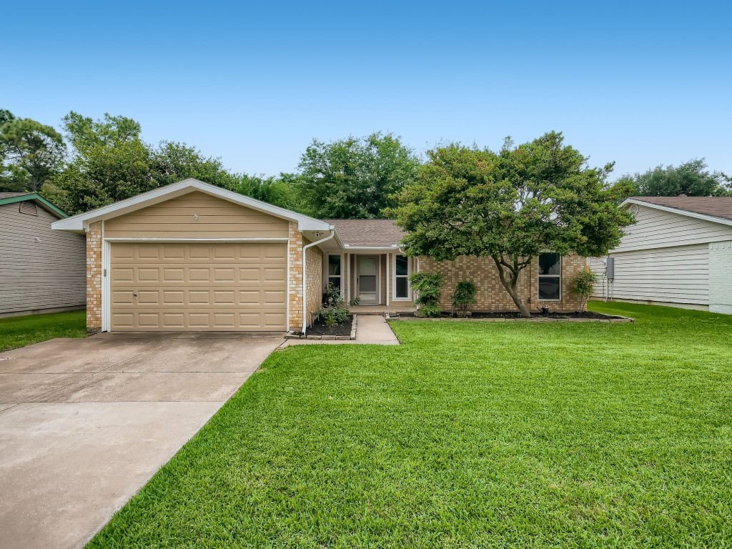 307 W Ash Lane Euless TX 76039